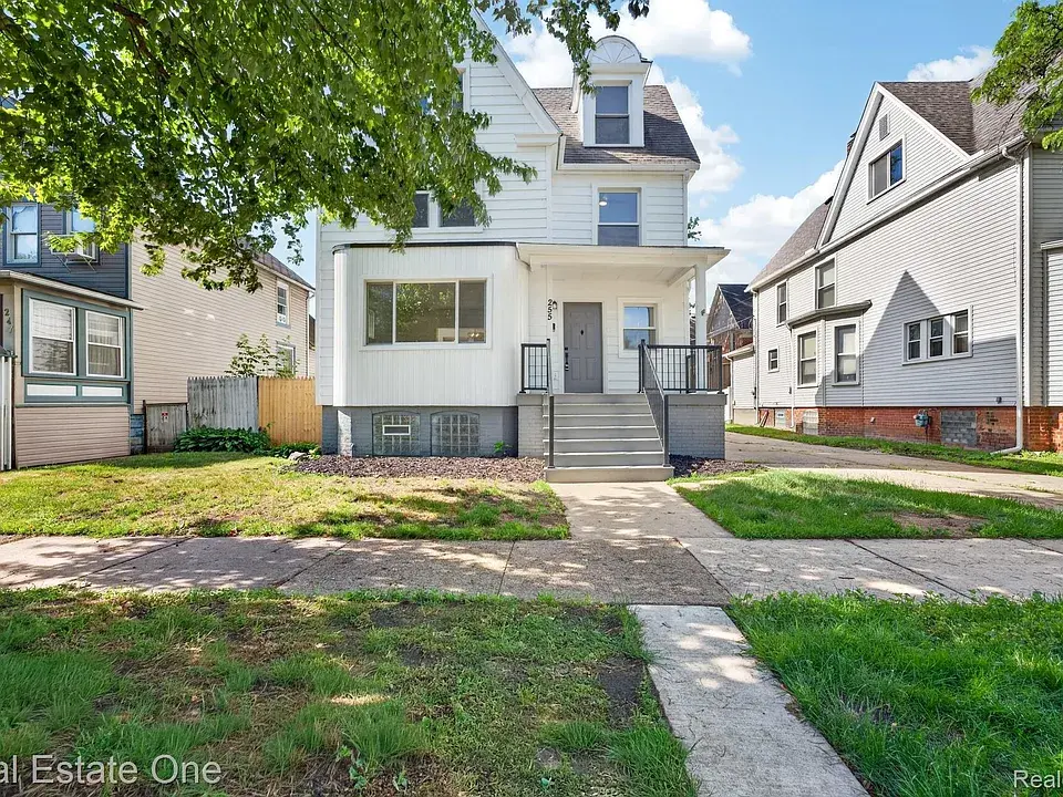 255 Poplar Street